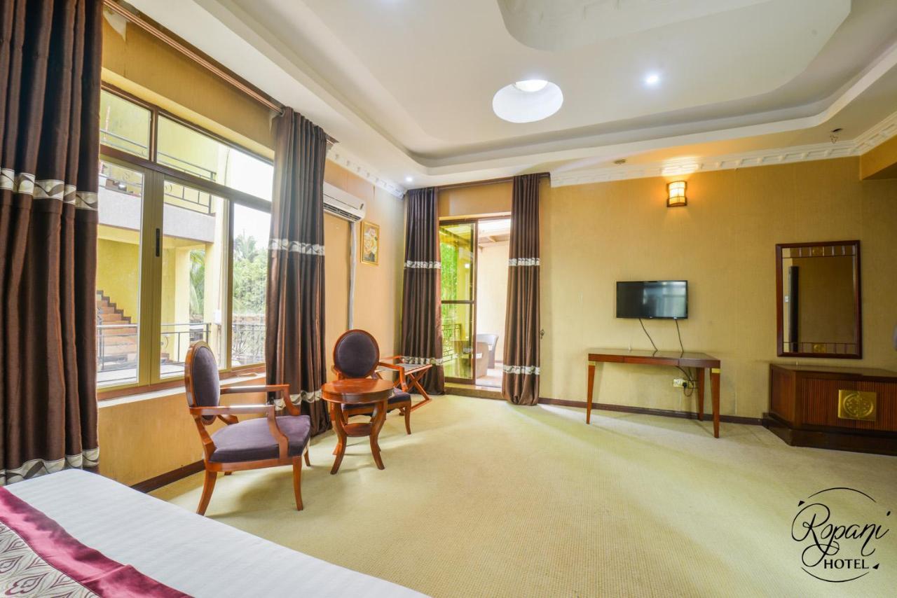 Ropani Hotel Kitende Exterior photo