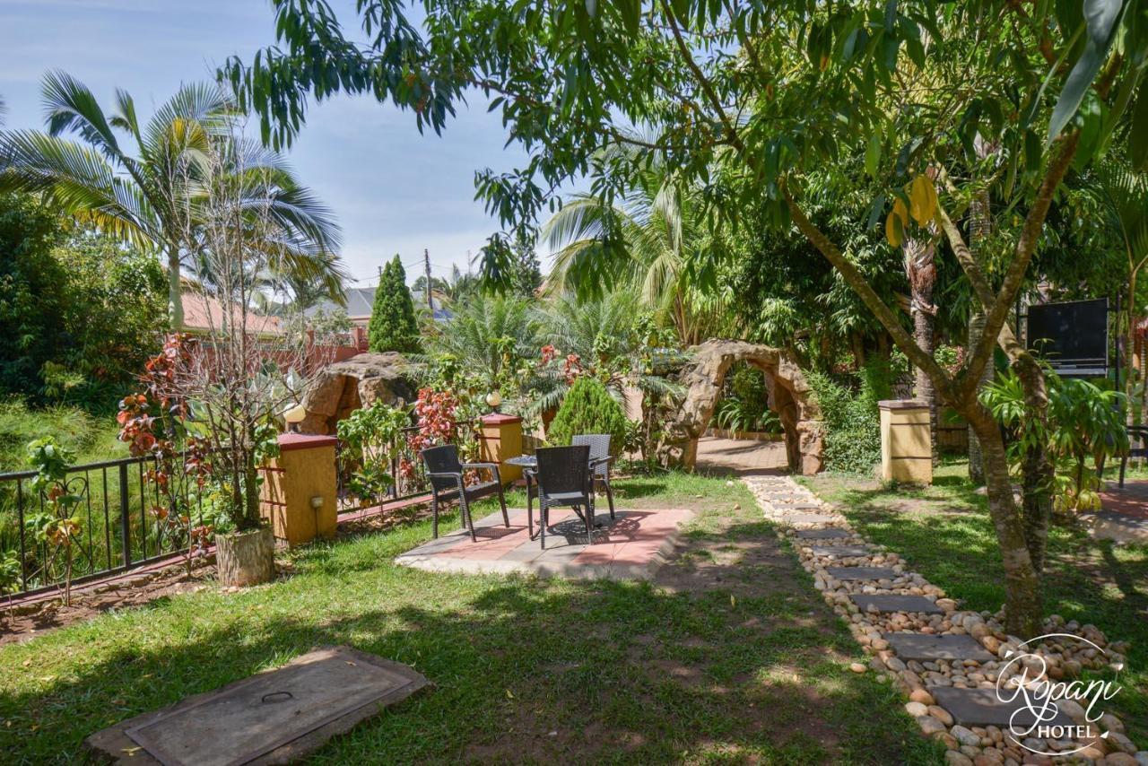 Ropani Hotel Kitende Exterior photo
