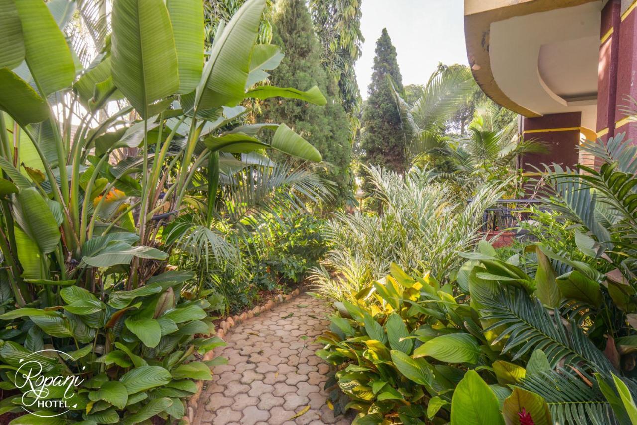 Ropani Hotel Kitende Exterior photo