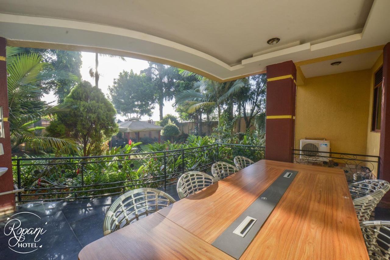 Ropani Hotel Kitende Exterior photo
